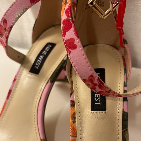 Nine West Pink Floral Heels - Picture 4 of 5